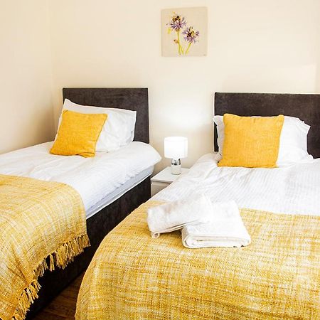 Cosy 3-Bed Home Close To City Centre Манчестър Екстериор снимка
