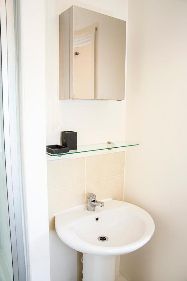Cosy 3-Bed Home Close To City Centre Манчестър Екстериор снимка