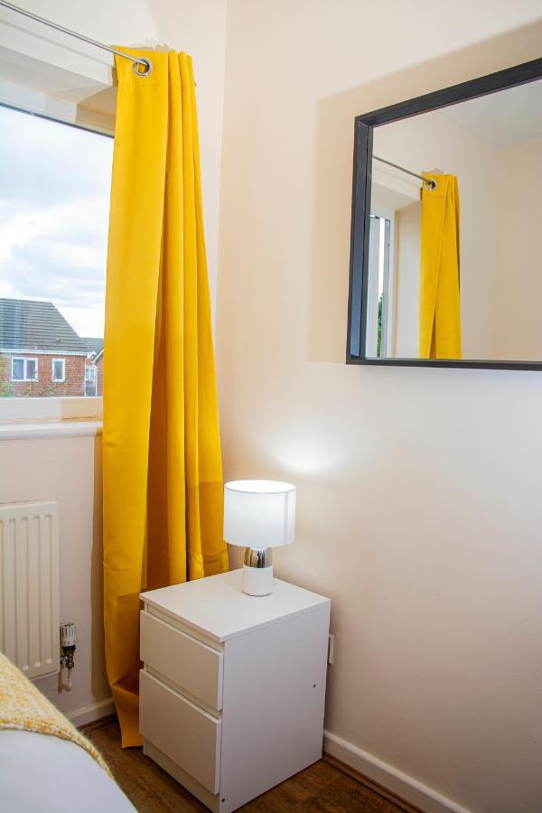 Cosy 3-Bed Home Close To City Centre Манчестър Екстериор снимка