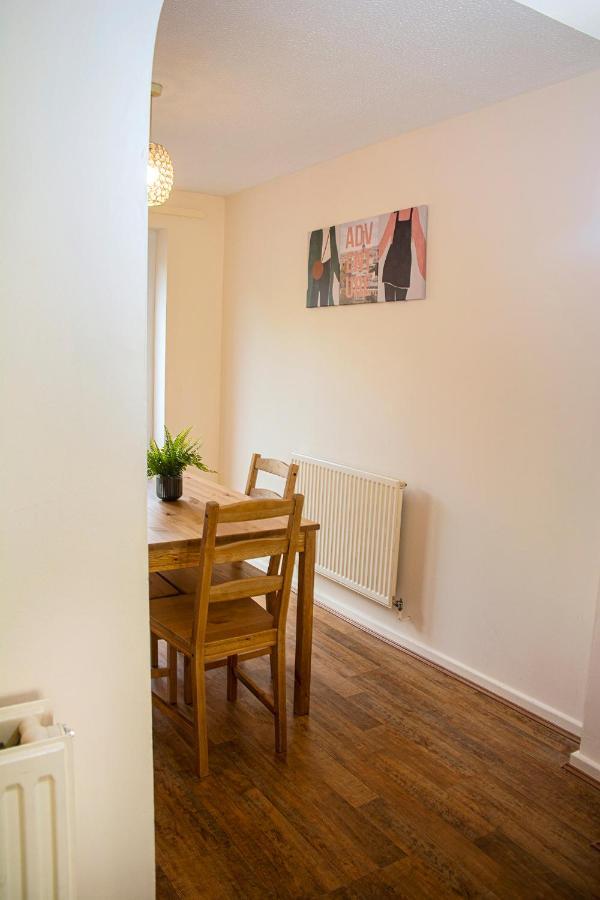 Cosy 3-Bed Home Close To City Centre Манчестър Екстериор снимка