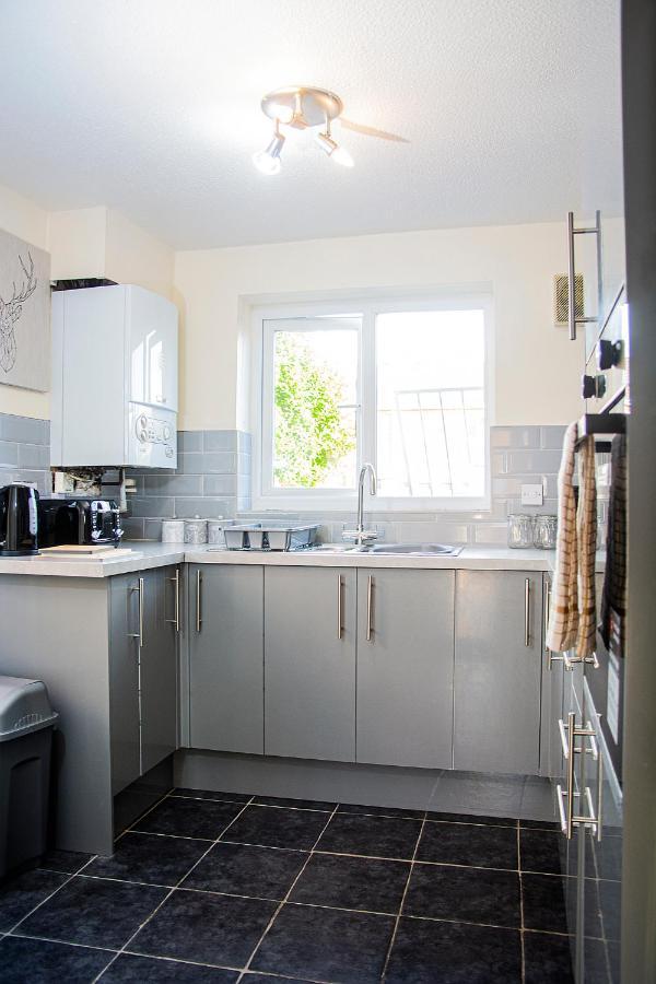 Cosy 3-Bed Home Close To City Centre Манчестър Екстериор снимка