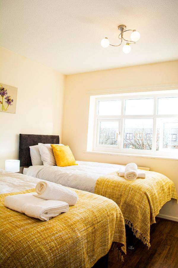 Cosy 3-Bed Home Close To City Centre Манчестър Екстериор снимка
